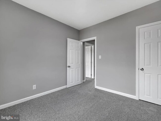 Foto del edificio - 1528 Kingsway Rd