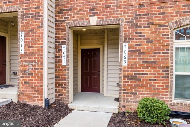 Foto del edificio - 7071 Darbey Knoll Dr