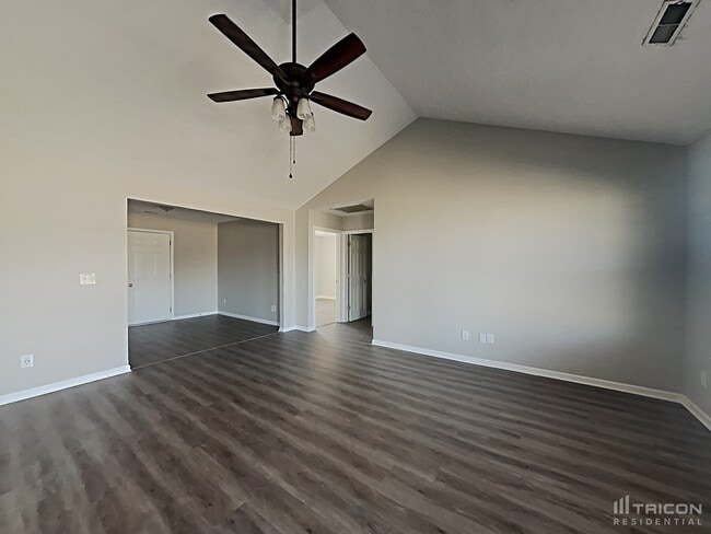 Foto del edificio - 901 Laramie Ct