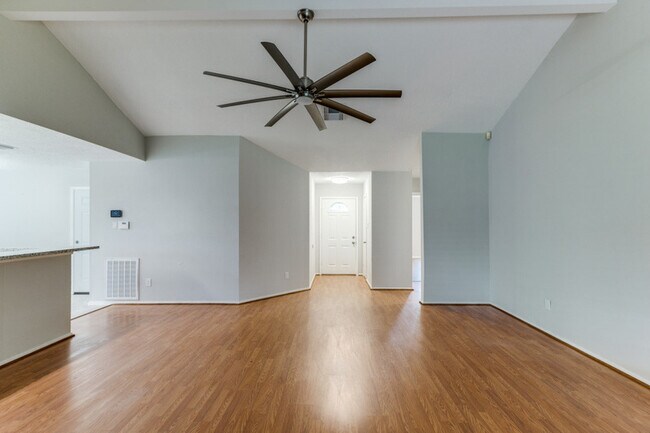 Building Photo - 7218 Ridgeberry Dr