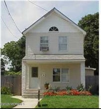 Building Photo - 563 Winter St