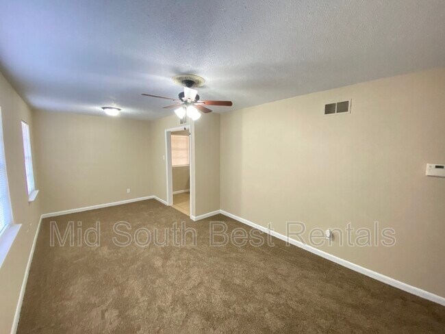 Foto del edificio - 3251 McKell Dr