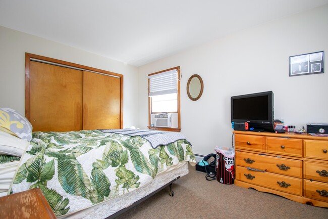 Building Photo - 18 Ivy Pl
