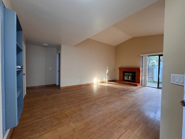 Building Photo - 259 Dartford St