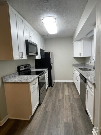Building Photo - 8241 Glenwoods Dr