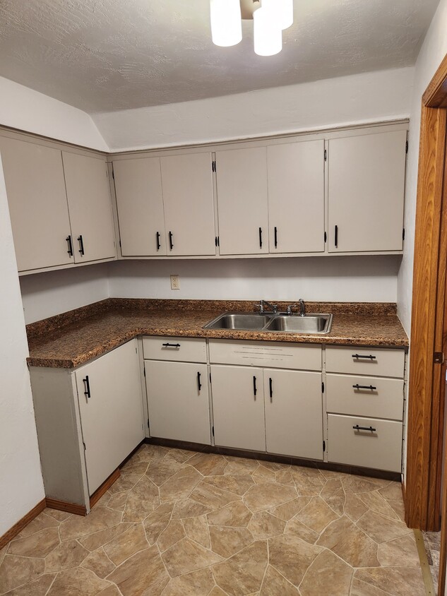Kitchen - 543 N Meade St