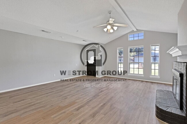 Foto del edificio - 1115 Stone Creek Dr