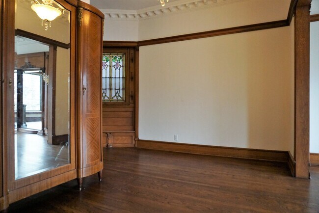 Building Photo - 544 W Fullerton Pkwy