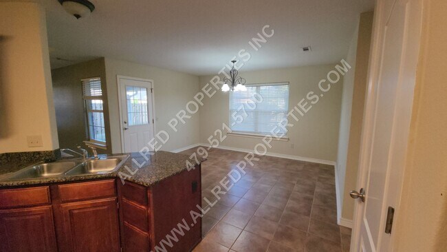 Foto del edificio - Short distance to the Prominade in Rogers