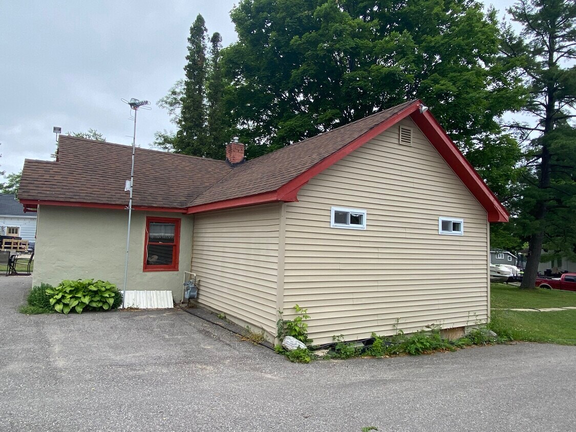 Building Photo - 436 Carleton St