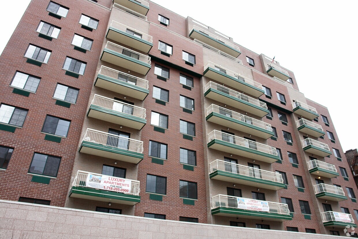 Foto del edificio - 58-25 Queens Blvd