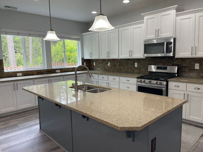 Building Photo - Beautiful 5bd home in Maple Valley!