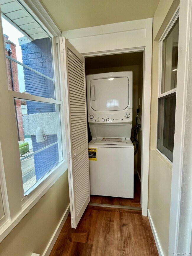 Building Photo - 41 Scudder Ave