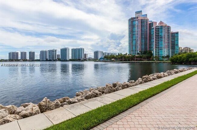 Foto del edificio - 3500 Mystic Pointe Dr