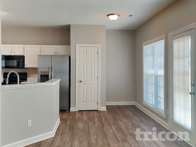 Foto del edificio - 2829 Rosemeade Dr