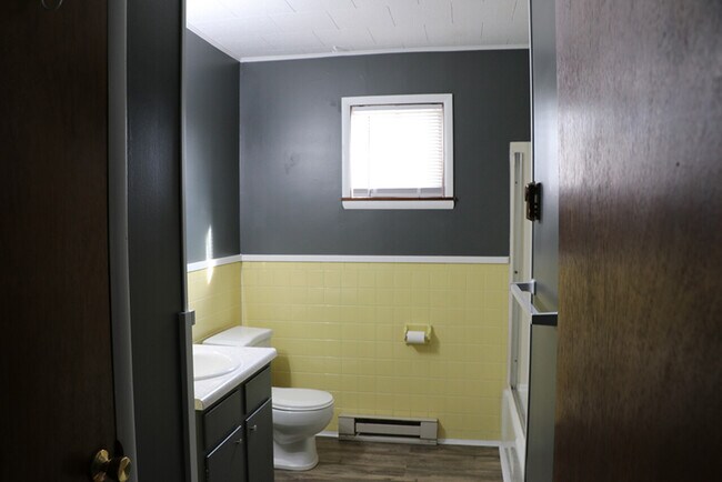 Building Photo - Crawford Ave Apartments