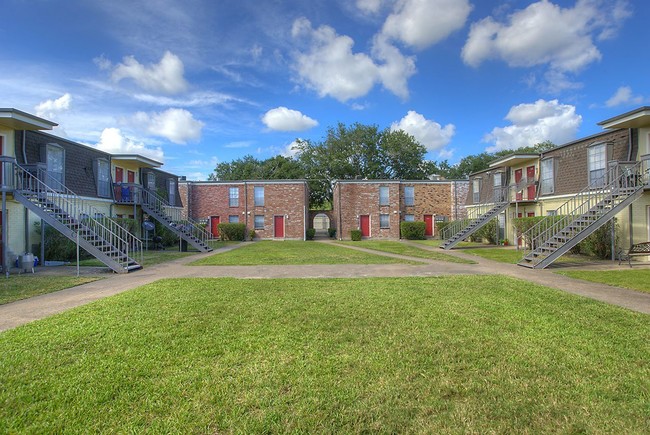 Building Photo - Oaks of Baytown Apartments