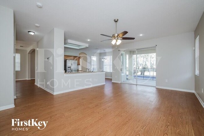 Foto del edificio - 1660 The Oaks Blvd
