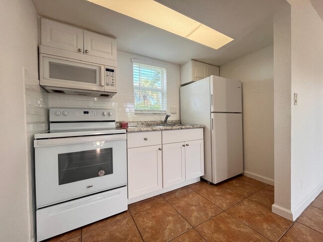 Foto del edificio - 3350 NE 16th St
