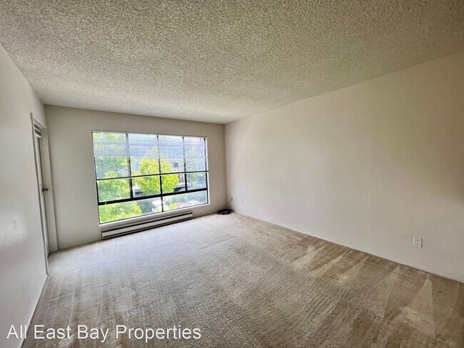Building Photo - 1 br, 1 bath House - 7 Commodore Dr. #363
