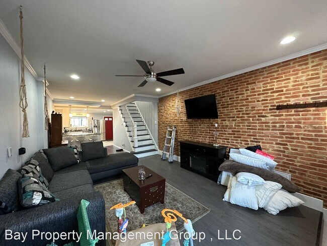 Building Photo - 3 br, 2 bath House - 2640 Hampden Ave