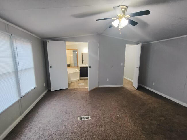 Building Photo - 47 Deerwood Park