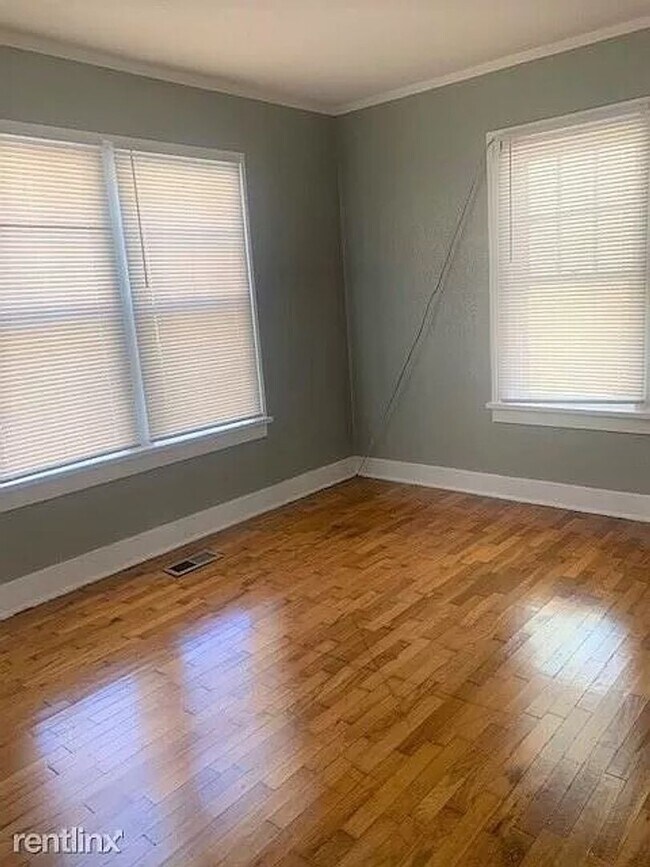 Building Photo - Attractive 2BR, 1BTH, 1 car gar, near 6th ...