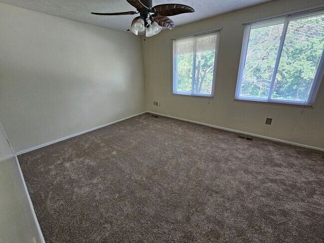 Building Photo - Perfect 2BR 1BA Townhome in Aurora (Remind...