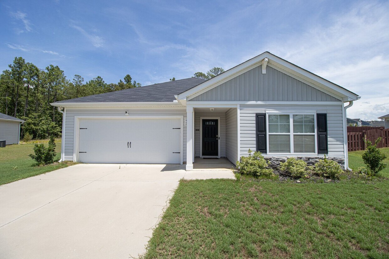 Primary Photo - Gorgeous 3 Bedroom, 2 Bath - Available Mid...