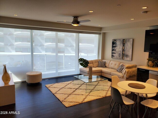 Foto del edificio - 4422 N 75th St