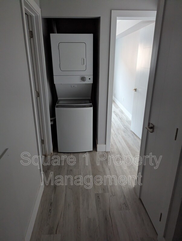Building Photo - 10940-10953 53 Ave NW
