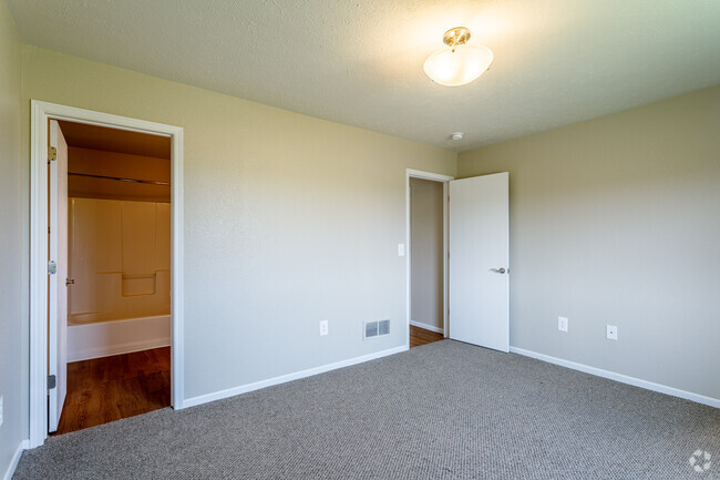 2BR, 1BA - 2.1C - Crescent Cove Apartments