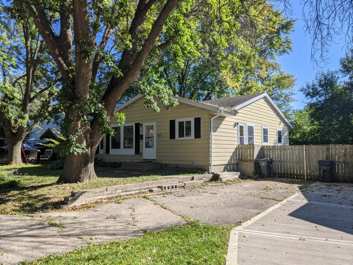 Primary Photo - 1407 Prairie Rd
