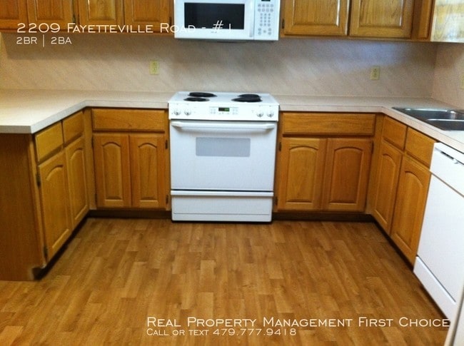 Building Photo - 2209 Fayetteville Rd