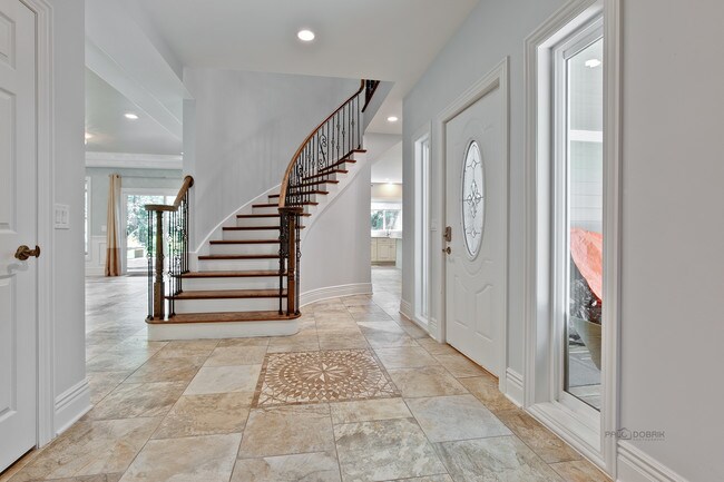 Foto del edificio - 24 Plymouth Ct