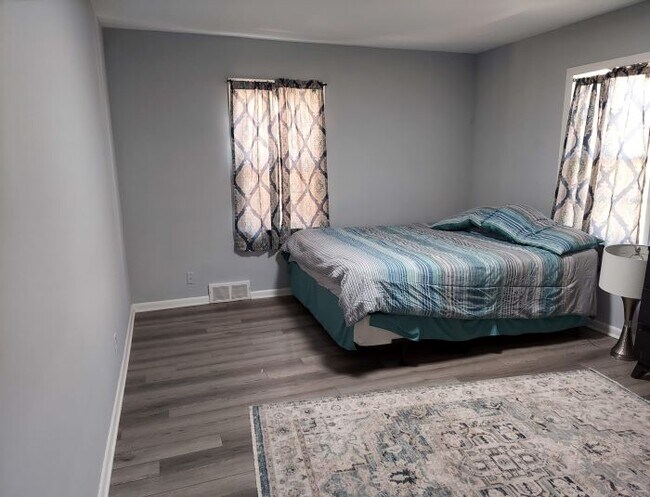 Bedroom - 13685 Cedar Rd
