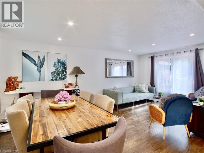 Building Photo - 243 Rosebank Pl