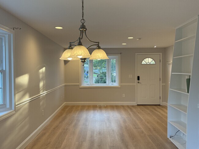 Foto del edificio - 221 Fox Hollow Dr