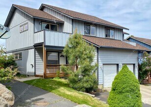 Building Photo - 1697 NE Lotus Dr