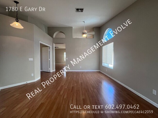 Foto del edificio - 1780 E Gary Dr