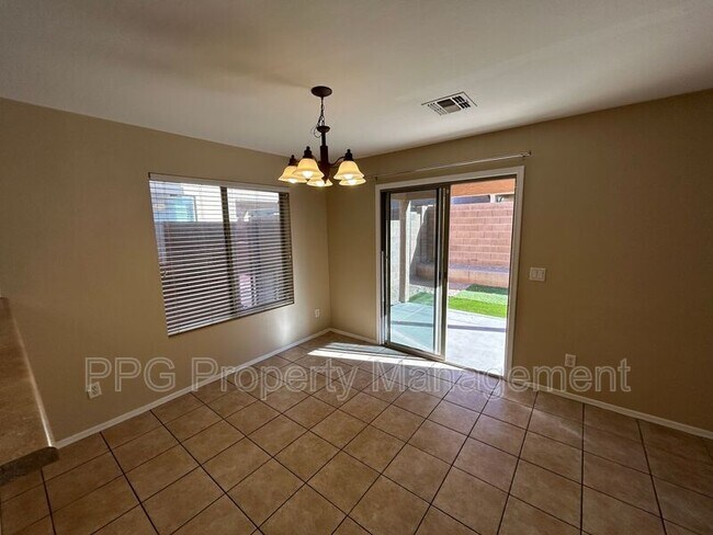 Foto del edificio - 12923 W Peppertree Ln