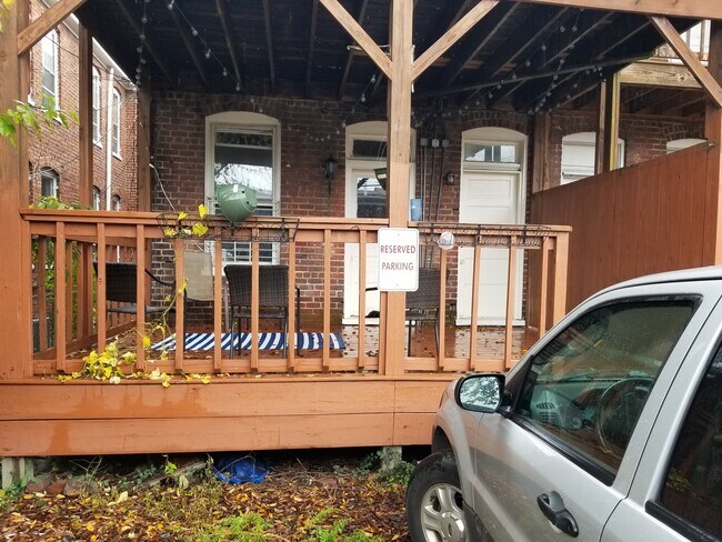 Building Photo - 26 S Davis Ave