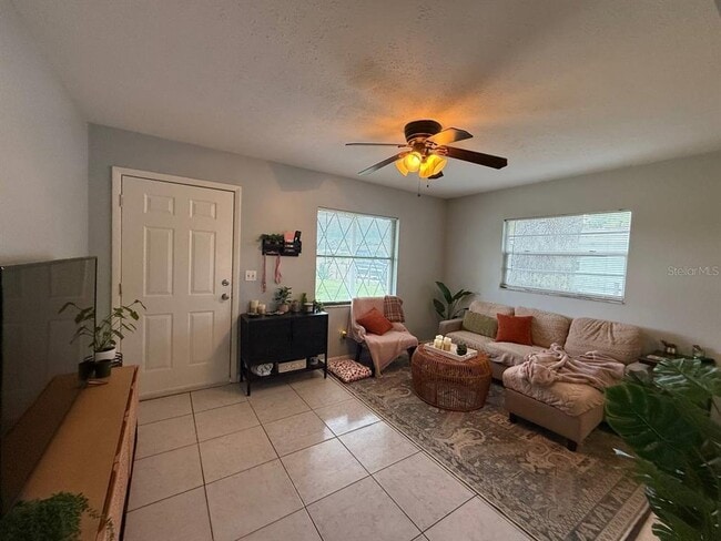 Building Photo - 10812 Hannaway Dr