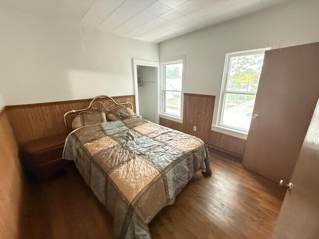 Foto del edificio - 2482 Bangs St