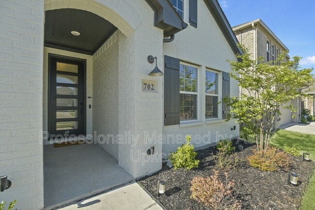 Foto del edificio - 702 Charity Dr