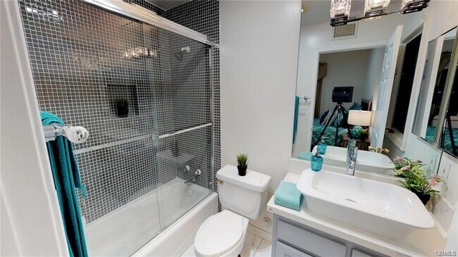 Foto del edificio - 15020 Encanto Dr
