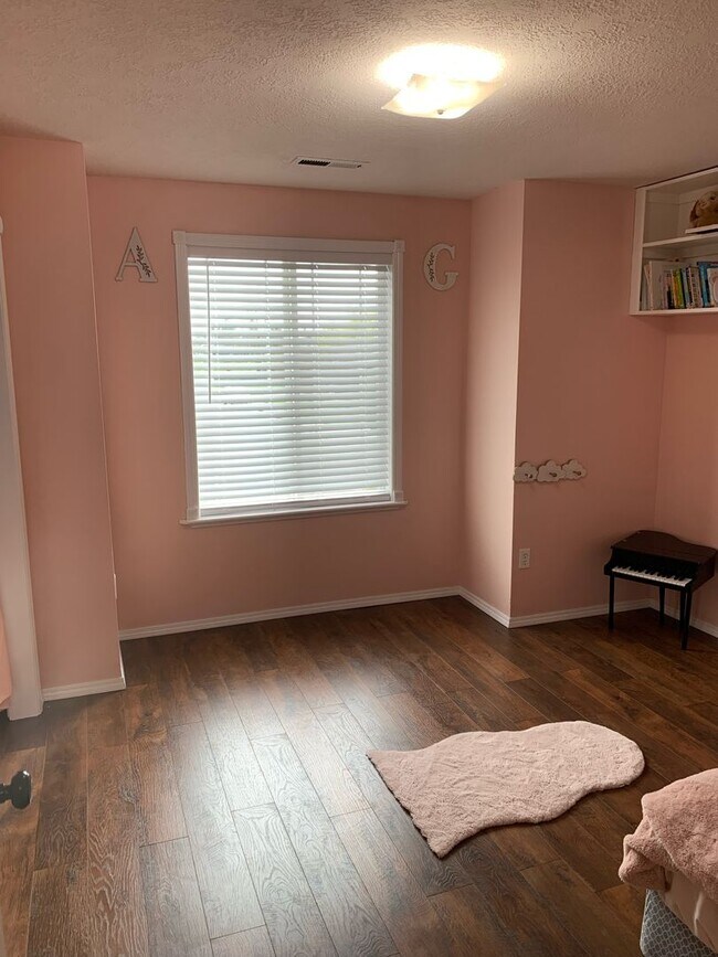 Foto del edificio - AVAILABLE NOW! 3bd/2.5ba with 2-Car Garage...