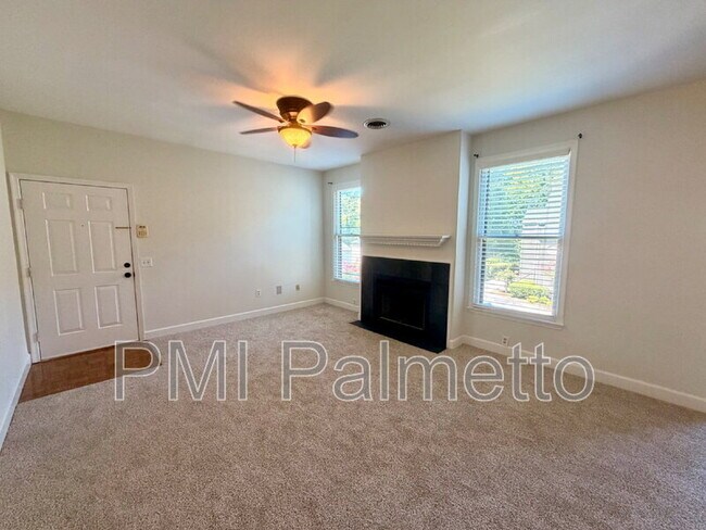 Building Photo - 3923 W Buchanan Dr