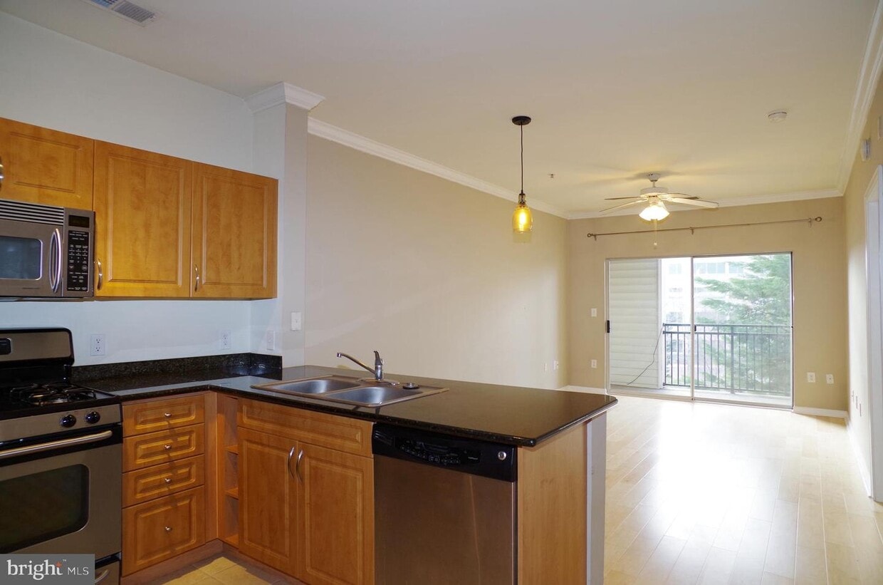 12941 Centre Park Cir Unit 322, Herndon, VA 20171 Condo for Rent in