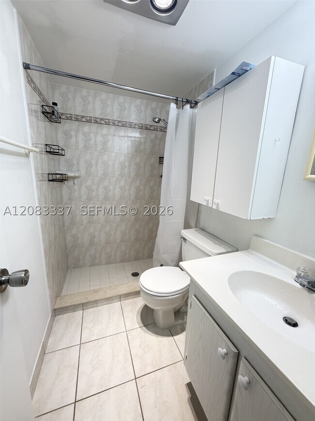 Building Photo - 9949 Sandalfoot Blvd